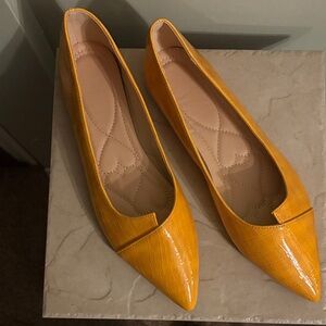 ♥️ True Sz 12M Women’s Honey Yellow Flats Like New Comfortable Faux Crocodile